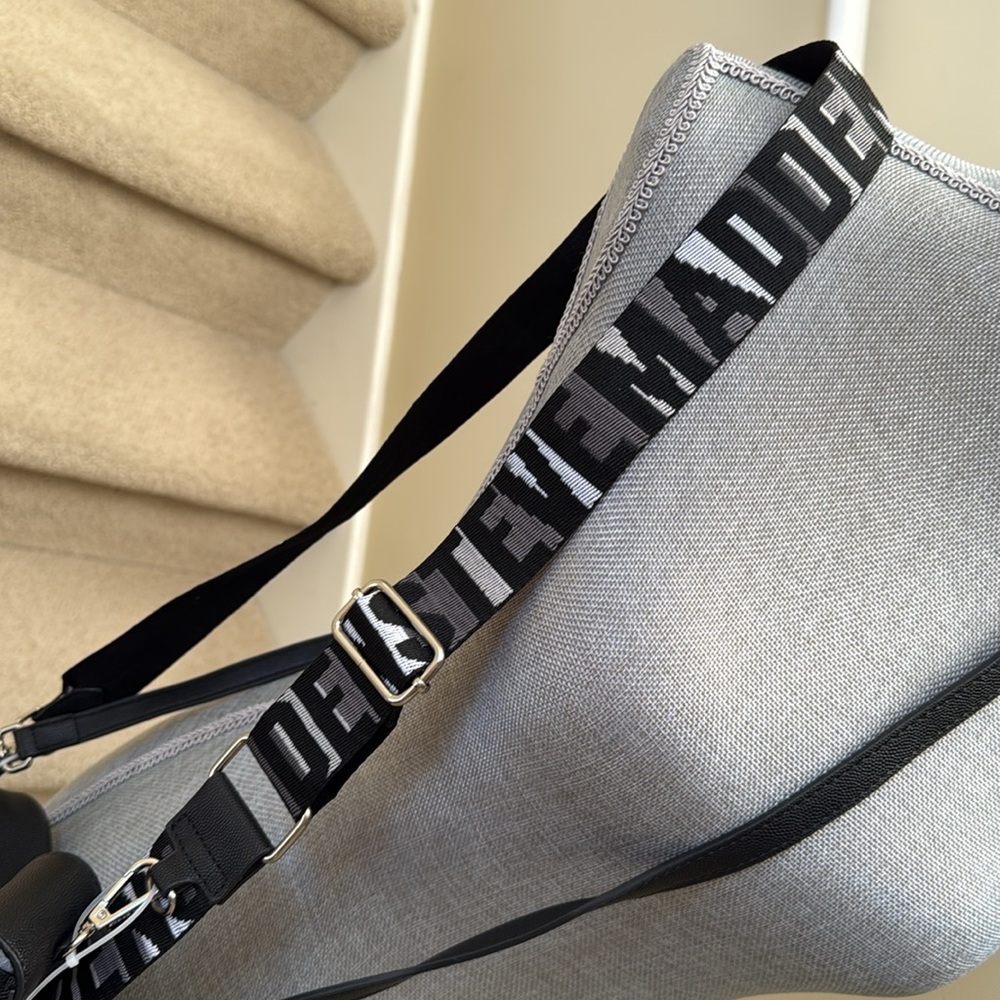 New Steve Madden Black Heart Crossbody Bag.  Two crossbody removeable straps. - Picture 5 of 14